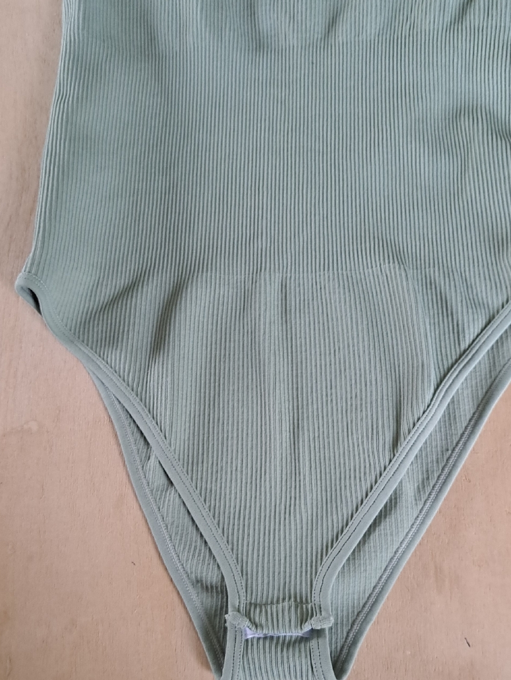 OQQ V-Neck Sleeveless Ribbed Seamless Stretch Fitted Bodysuit Cream Sz L - Picture 4 of 9